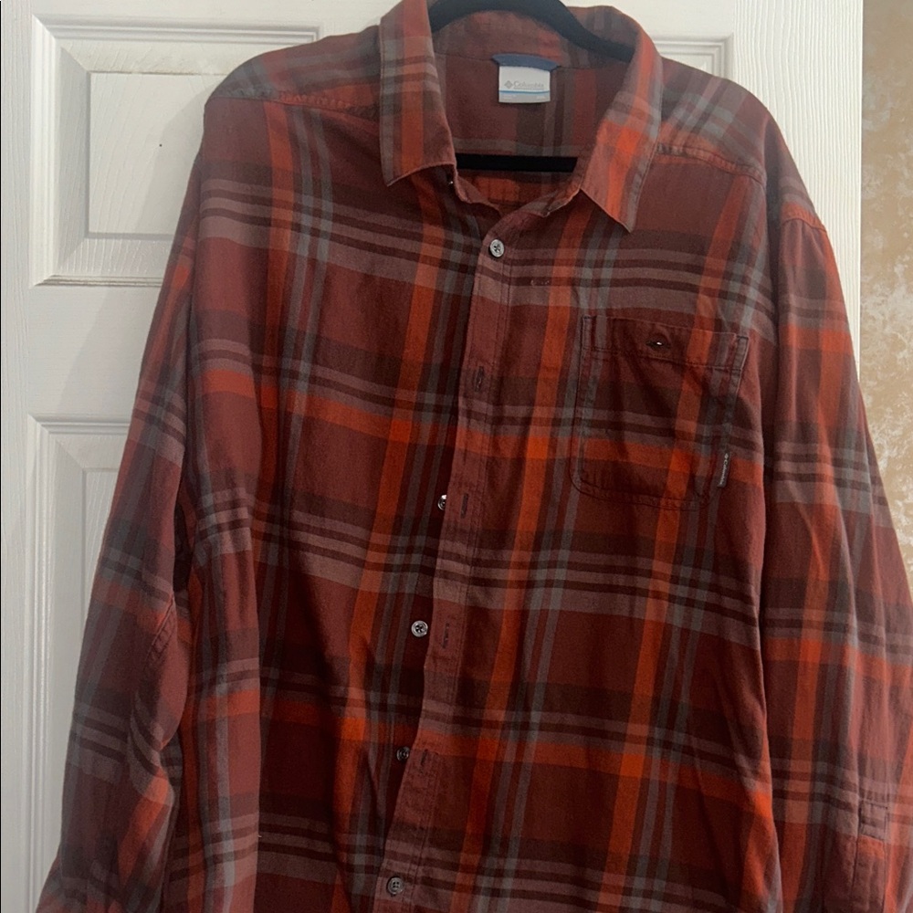 Columbia Button down. Great Condition!! 2X